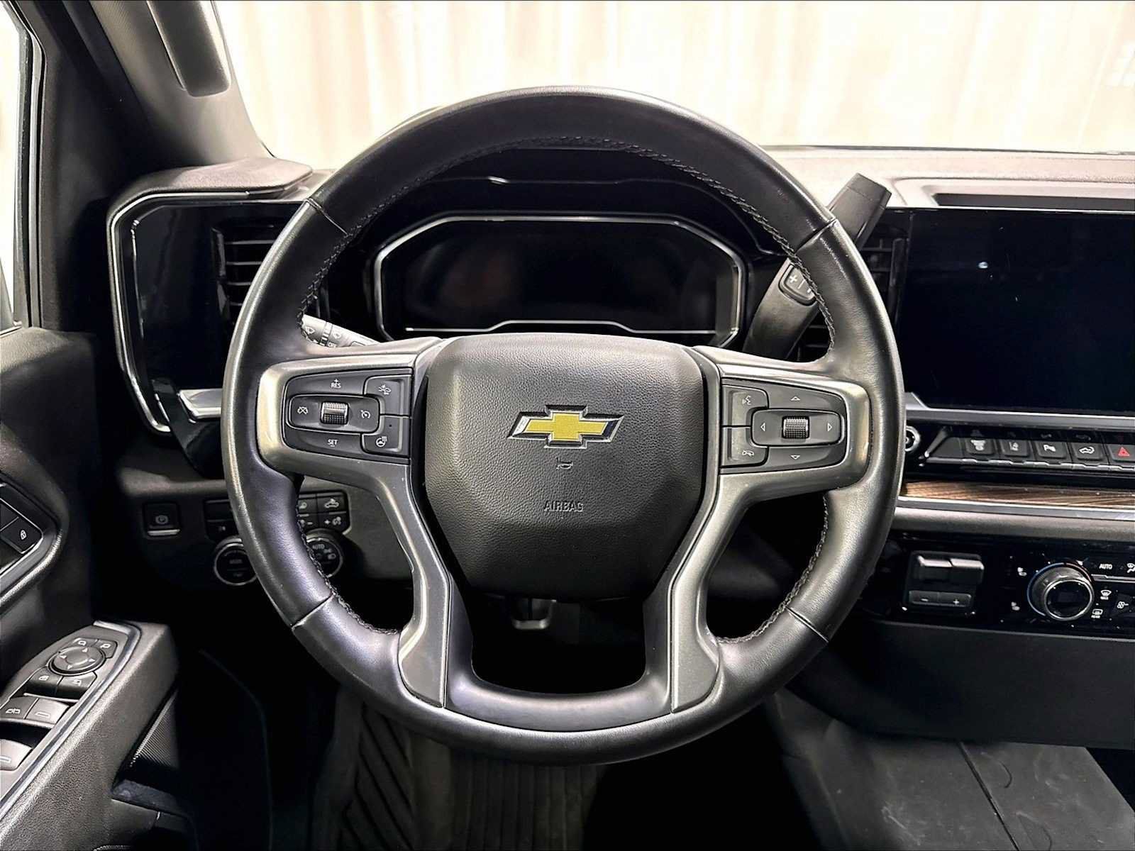Used 2024 Chevrolet Silverado 2500 LT AWD/4WD image 17