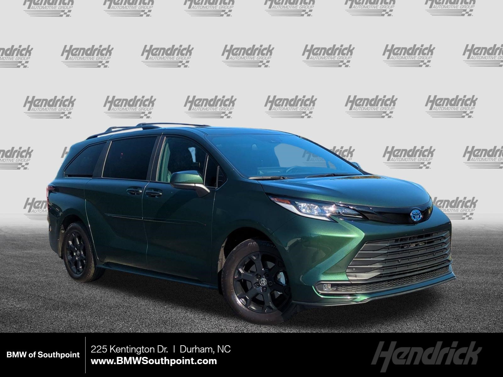 Used 2025 Toyota Sienna XLE Woodland Edition AWD/4WD image 1