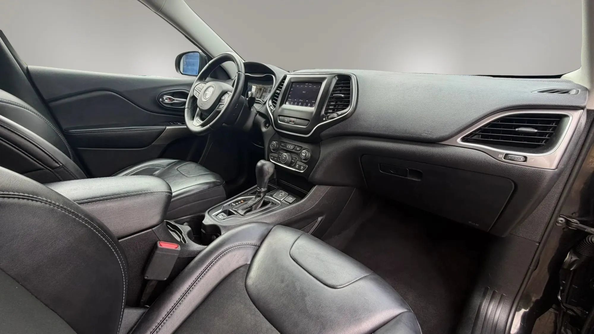 Used 2019 Jeep Cherokee Latitude Plus FWD image 22
