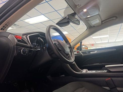 Used 2020 Ford Fusion SE FWD image 18