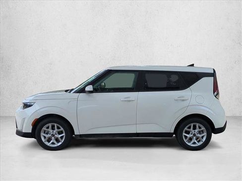 Used 2025 Kia Soul LX w/ LX Technology Package FWD image 8