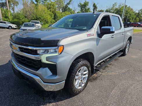 Used 2024 Chevrolet Silverado 1500 LT w/ Z71 Off-Road Package AWD/4WD image 6