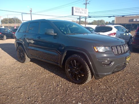Used 2018 Jeep Grand Cherokee Altitude image 1