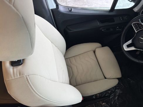 Used 2022 Mercedes-Benz Sprinter 3500 image 70