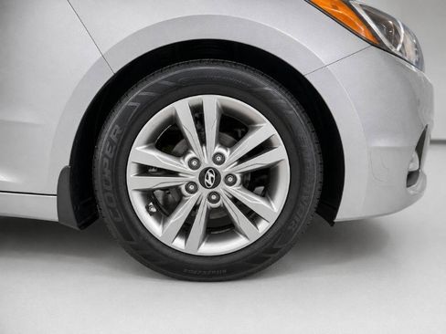 Used 2017 Hyundai Elantra SE FWD image 29