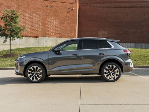 Certified 2026 Audi Q3 quattro 2.0T AWD/4WD image 6