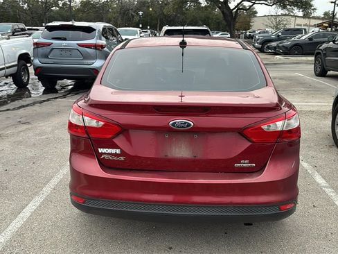 Used 2013 Ford Focus SE w/ SE Winter Pkg image 6