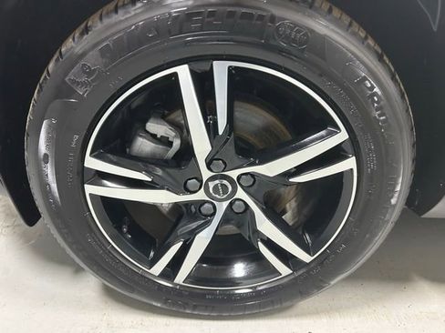 Used 2025 Volvo XC40 B5 Core image 6