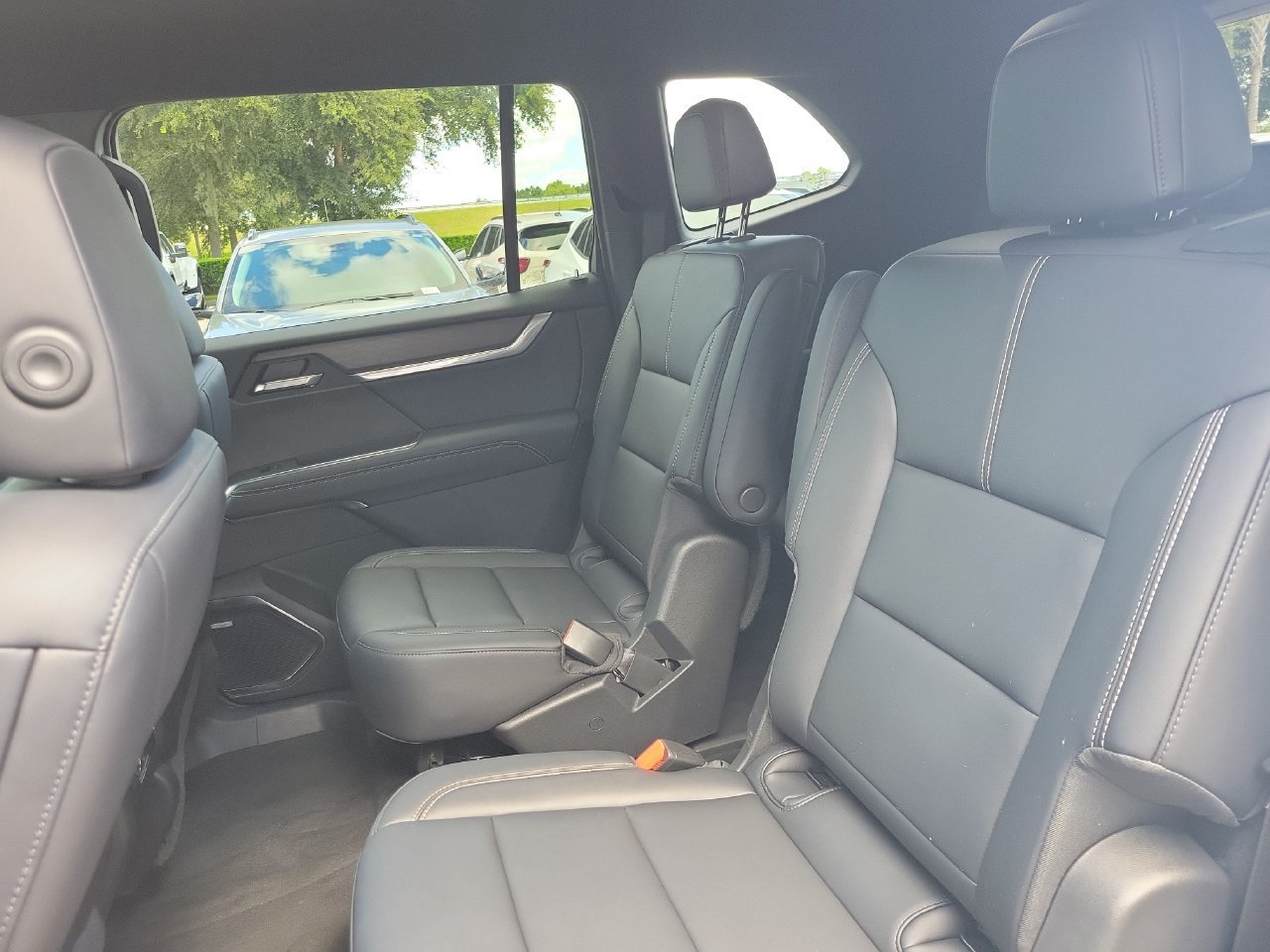 Certified 2026 GMC Acadia Elevation w/ Elevation Premium Package FWD image 11