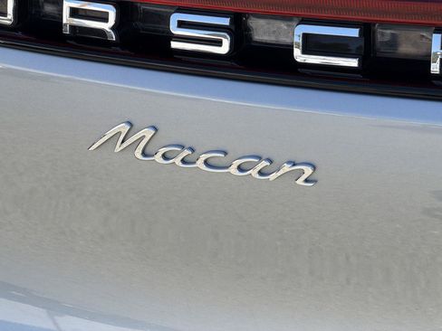 Used 2024 Porsche Macan AWD/4WD image 32