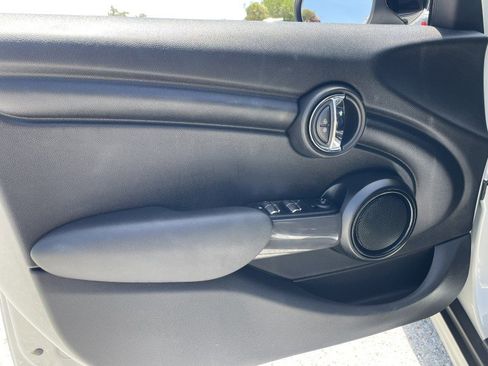 Used 2020 MINI Cooper 4-Door Hardtop w/ Storage Package FWD image 22