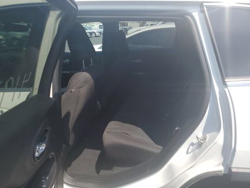 Used 2019 Jeep Cherokee Latitude w/ Popular Appearance Group AWD/4WD image 5