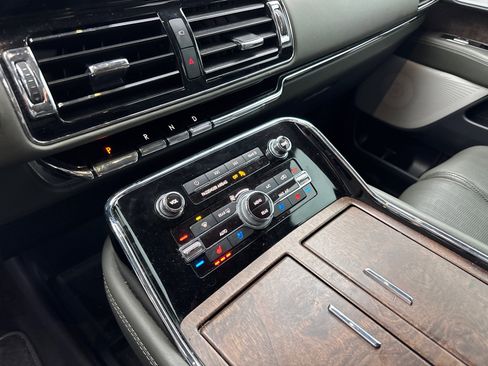 Certified 2022 Lincoln Navigator Black Label image 22