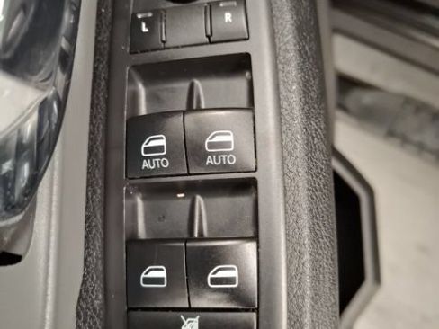 Used 2021 RAM 1500 Classic SLT AWD/4WD image 17