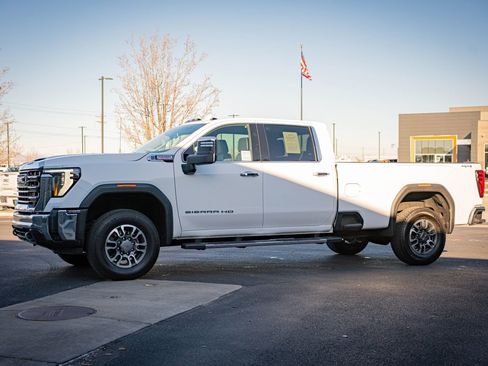 Used 2024 GMC Sierra 3500 SLT w/ SLT Convenience Package AWD/4WD image 12