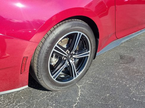 Used 2025 Ford Mustang Premium image 7