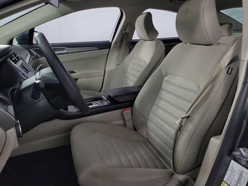 Used 2017 Ford Fusion SE FWD image 14