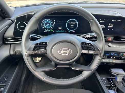 Certified 2025 Hyundai Elantra SEL FWD image 18