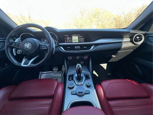Used 2022 Alfa Romeo Stelvio Veloce AWD/4WD image 27