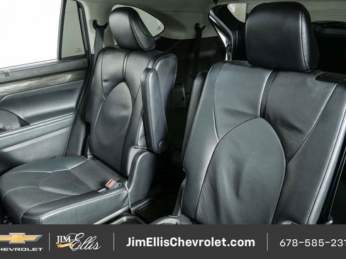 Used 2022 Toyota Highlander Limited FWD image 17