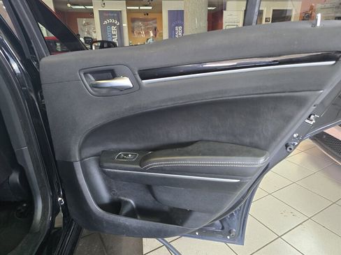 Used 2018 Chrysler 300 S image 15