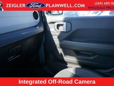 Used 2024 Jeep Wrangler Unlimited Sahara AWD/4WD image 34