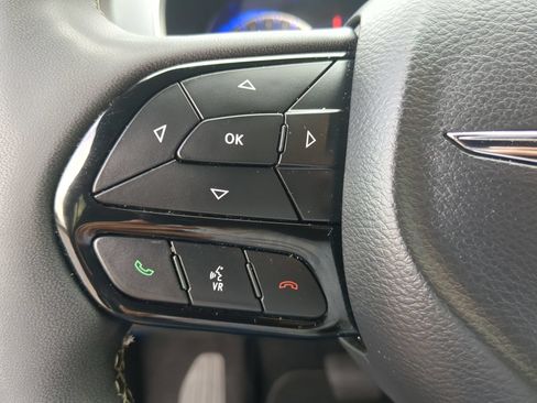 Used 2025 Chrysler Pacifica Limited FWD image 67