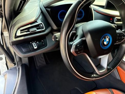 Used 2019 BMW i8 Roadster AWD/4WD image 24