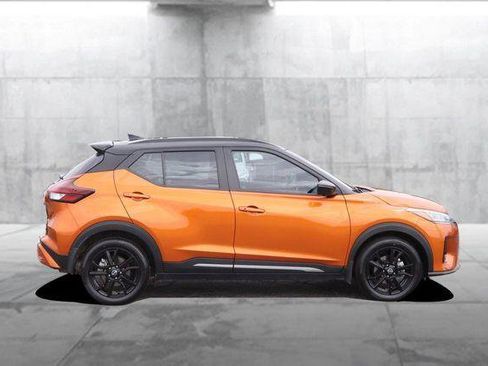 Used 2023 Nissan Kicks SR w/ SR Premium Package image 5