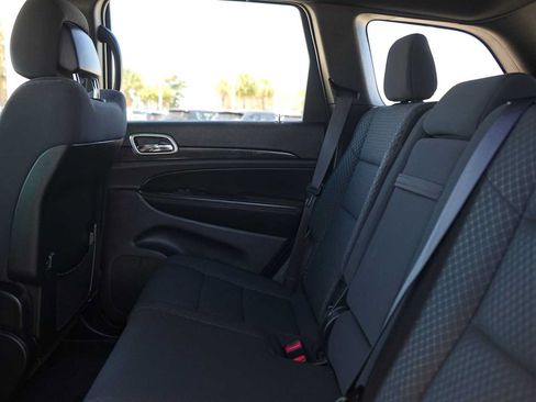 Used 2018 Jeep Grand Cherokee Laredo RWD image 14