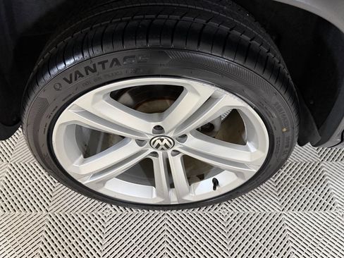 Used 2014 Volkswagen Tiguan S image 27