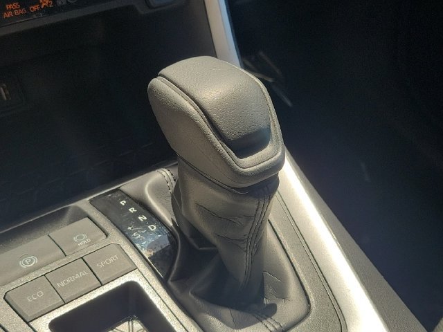 Used 2025 Toyota RAV4 XLE FWD image 31