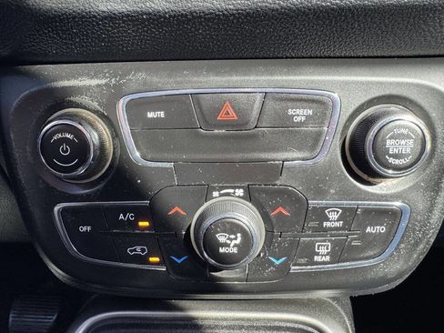 Used 2019 Jeep Compass Sport image 18