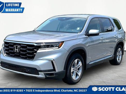 Used 2025 Honda Pilot EX-L image 3