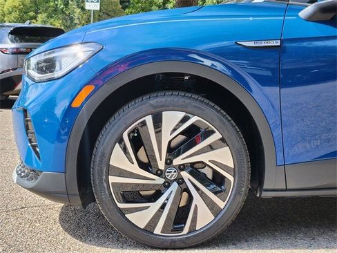 New 2025 Volkswagen Tiguan SE R-Line image 9