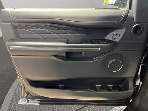 Used 2023 Ford Expedition Platinum AWD/4WD image 16
