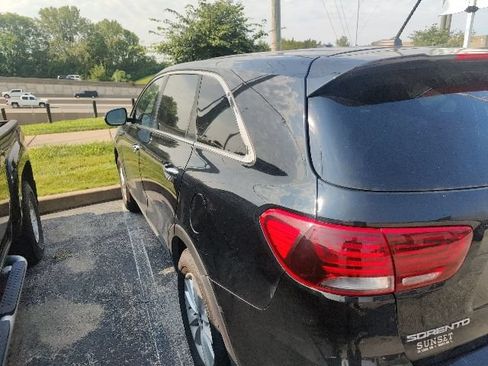 Used 2020 Kia Sorento AWD V6 image 24