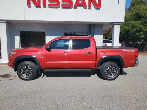 Used 2017 Toyota Tacoma TRD Off-Road image 11