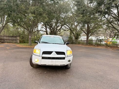 Used 2008 Mitsubishi Raider LS image 2