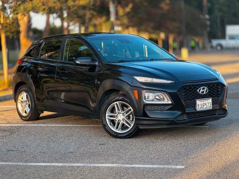 Used 2020 Hyundai Kona SE FWD image 2