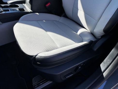 New 2025 Ford Escape SE image 9