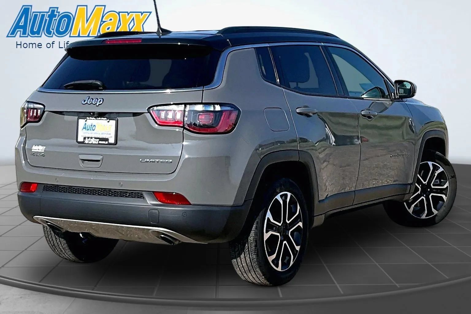 Used 2023 Jeep Compass Limited AWD/4WD image 6