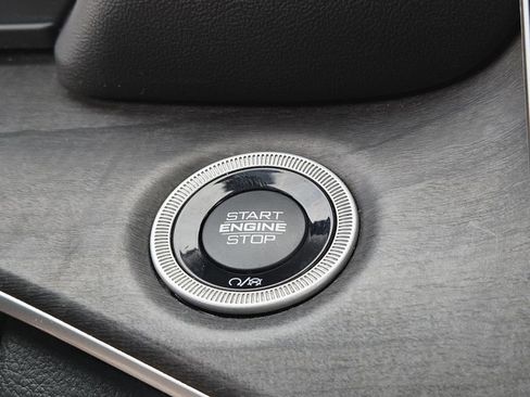 Used 2023 Jeep Grand Cherokee L Limited w/ Luxury Tech Group II image 17