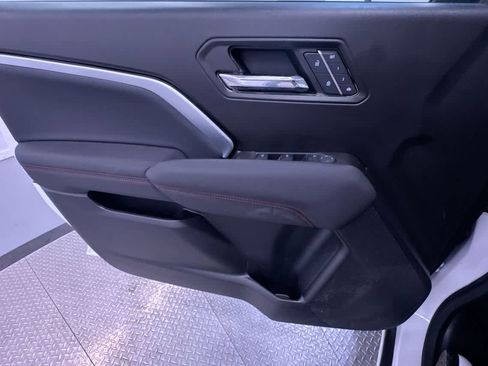 Used 2024 Chevrolet Colorado Z71 w/ Z71 Convenience Package 2 image 31