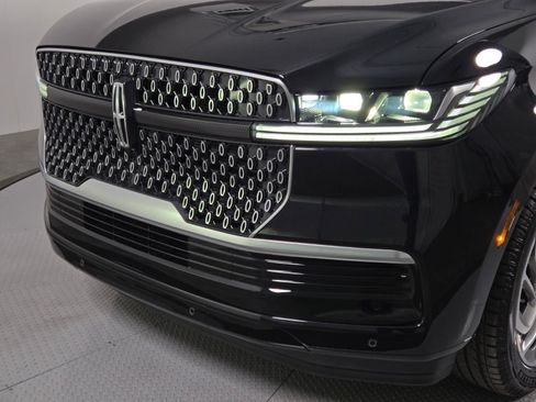 New 2026 Lincoln Navigator Premiere AWD/4WD image 10