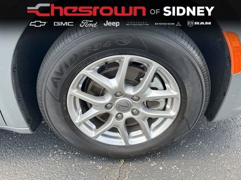 Used 2025 Chrysler Pacifica Select FWD image 19