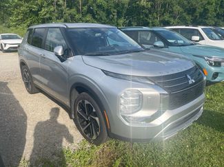 Used 2024 Mitsubishi Outlander SE AWD/4WD video 1