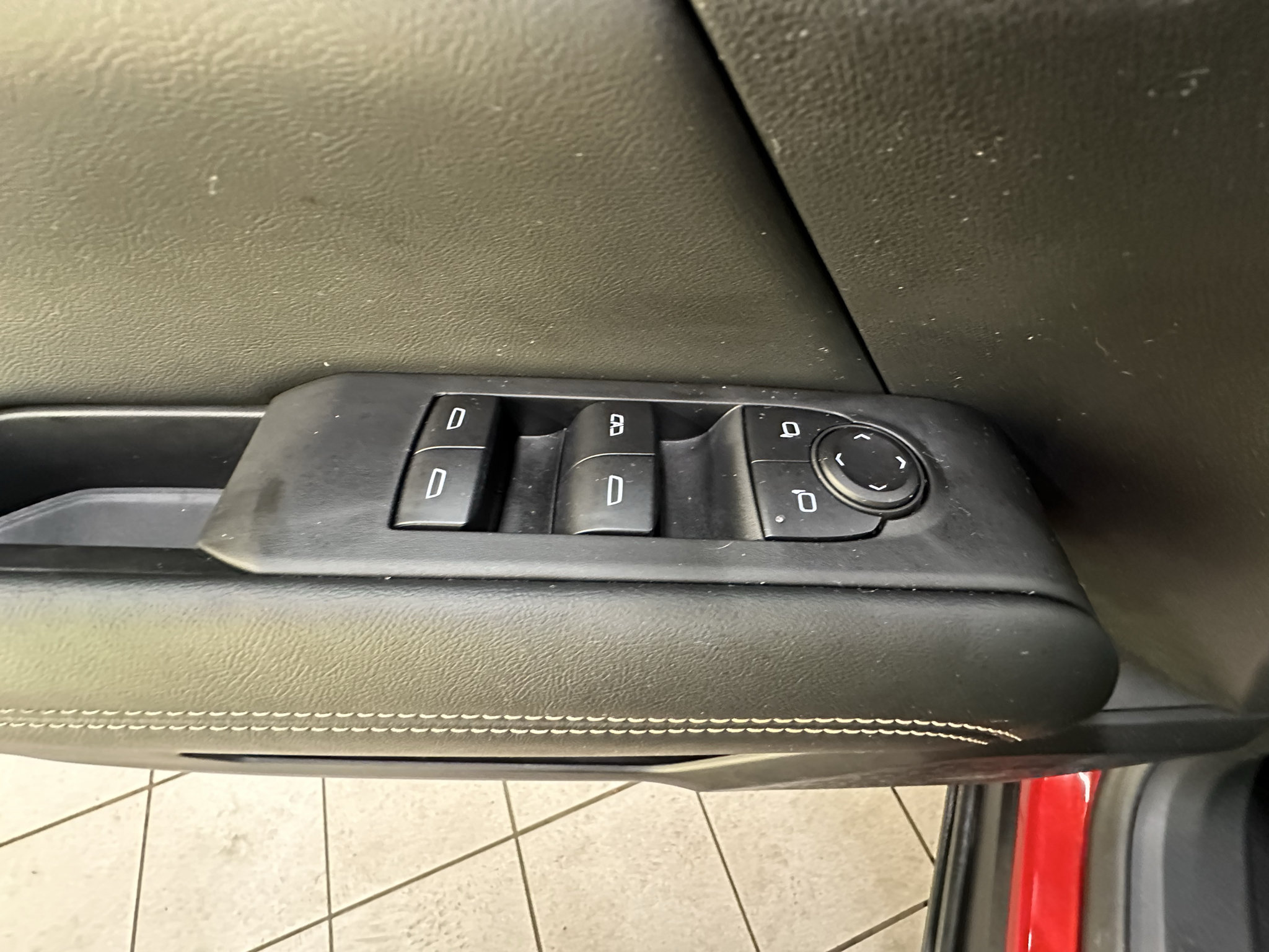 Certified 2025 GMC Terrain Elevation w/ Elevation Premium Package AWD/4WD image 25
