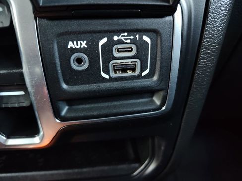 Used 2023 Jeep Gladiator Overland w/ Cold Weather Group image 5