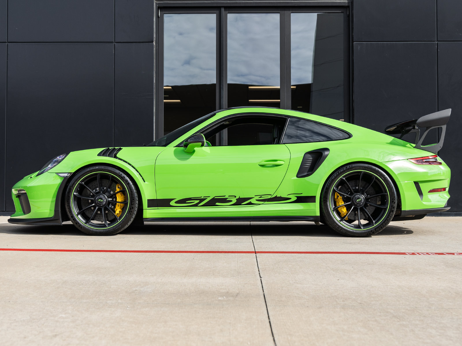 Used 2019 Porsche 911 GT3 RS RWD image 2